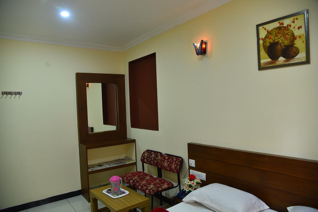 Ezhil Residency Hotell Kodaikanal Exteriör bild